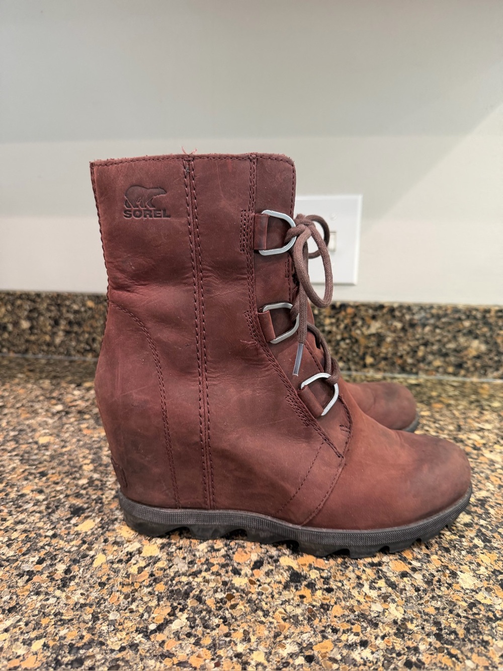 Sorel Women's Burgundy Lace-Up Wedge Boot size 8